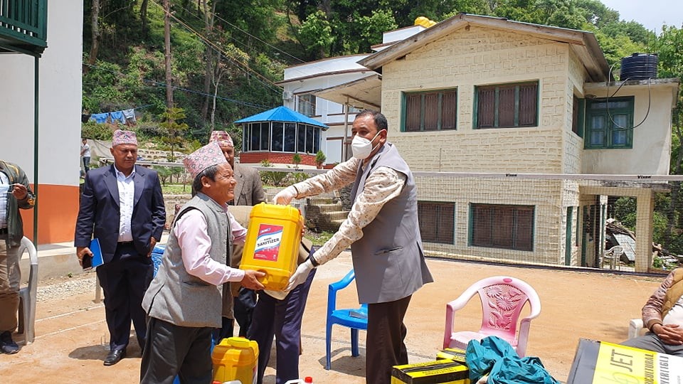 स्वास्थ्य सामग्री बोकेर जिल्ला पुगे पूर्व सांसद रामहरि खतिवडा