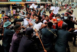 कोरोनाको १० अर्ब हिसाब माग्दा लाठीचार्ज, दर्जनौं घाइते, ६ जना पक्राउ