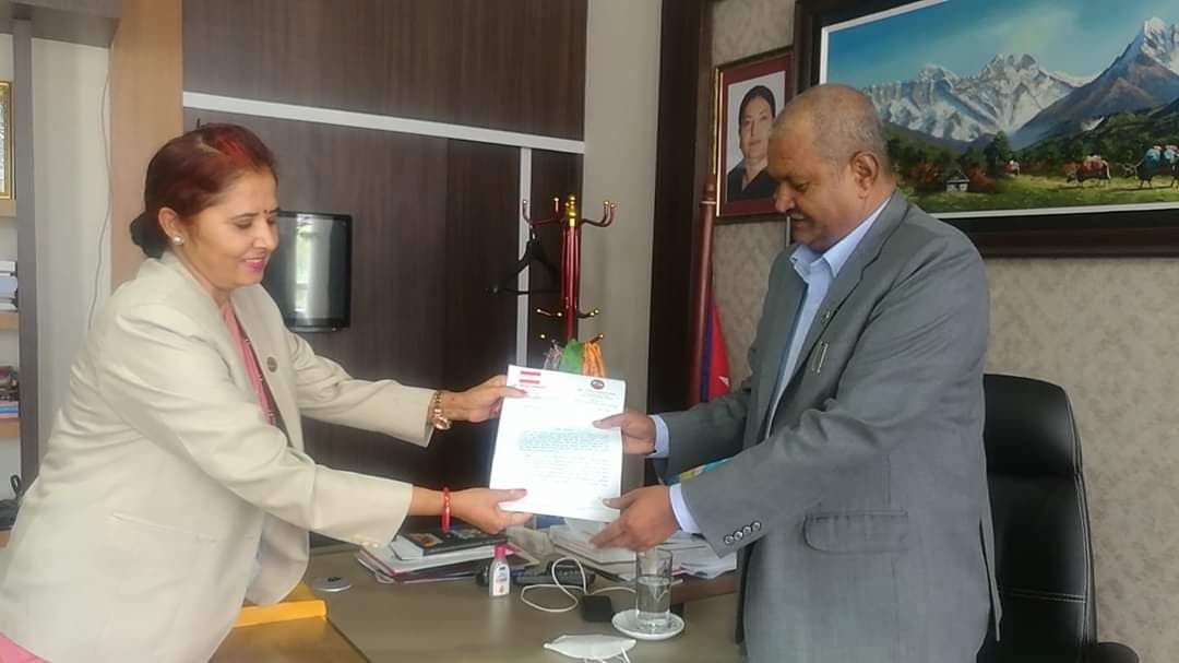 अलपत्र नेपालीलाई निःशुल्क उद्धार गर्न कांग्रेसको दबाब, डा. डीला संग्रौलाले बुझाइन् १६ बुँदे ज्ञापन