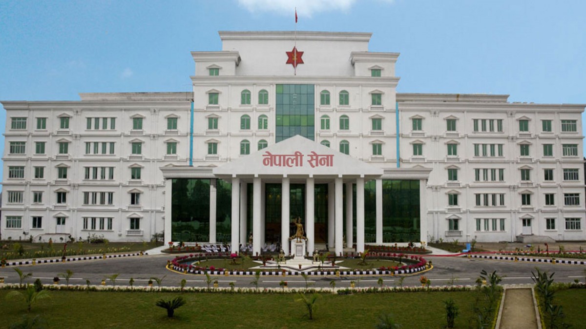 के हुँदैछ नेपाली सेनामा, मेजरको जागिर गयो, जर्नेल नै लागे प्रधानसेनापतिविरुद्ध