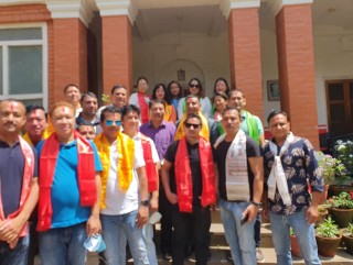एक दर्जन कार्यकर्तालाई पार्टी प्रवेश गराउँदै सिंहले भने– महाधिवेशनबाट नेतृत्व परिवर्तन हुन्छ