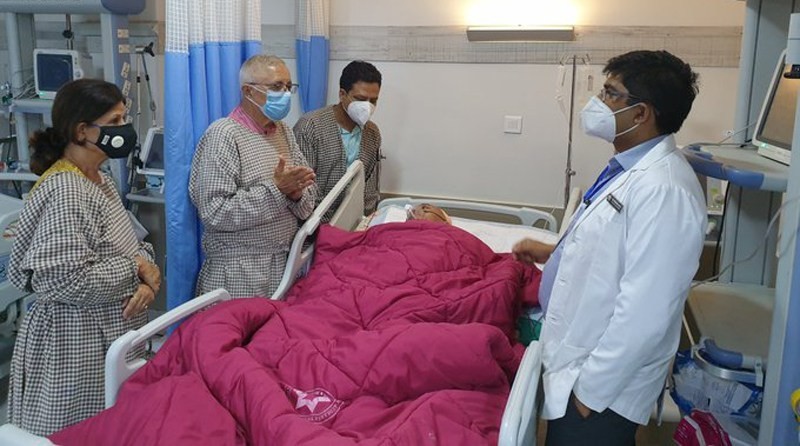 नेकपाका कार्यकर्ताले देखाए जात्रा, डा.कोइरालाद्वारा भण्डाफोर