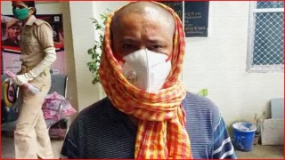 भारतमा जबरजस्ती शीर मुण्डन गराएका युबकको यथार्थ बाहिरियो [ भिडियोसहित ]