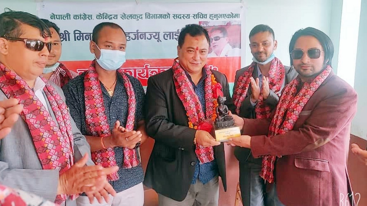 कांग्रेस नेता महर्जन सम्मानित