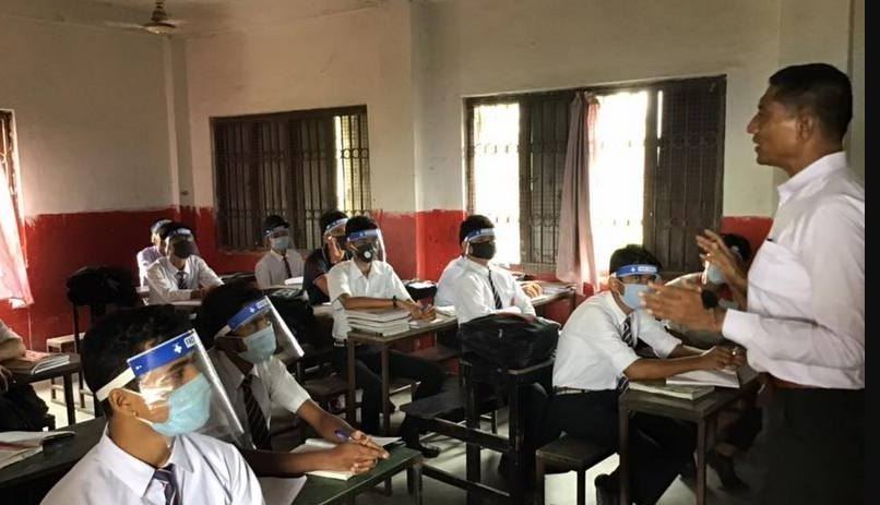 विद्यालय बन्द गर्न खोज्ने सरकारविरुद्ध उठ्यो आवाज, के गर्दा ठीक हुन्छ ?