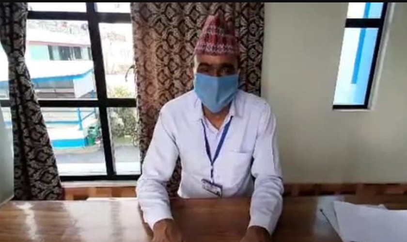 कार्यालय सहयोगी दुई महिलाले कुटेपछि उप सचिव पुगे प्रहरीमा