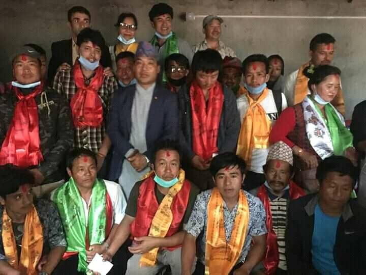 भोजपुरमा नेकपा र राप्रपामा पहिरो, दर्जनौं कार्यकर्ता कांग्रेस प्रवेश