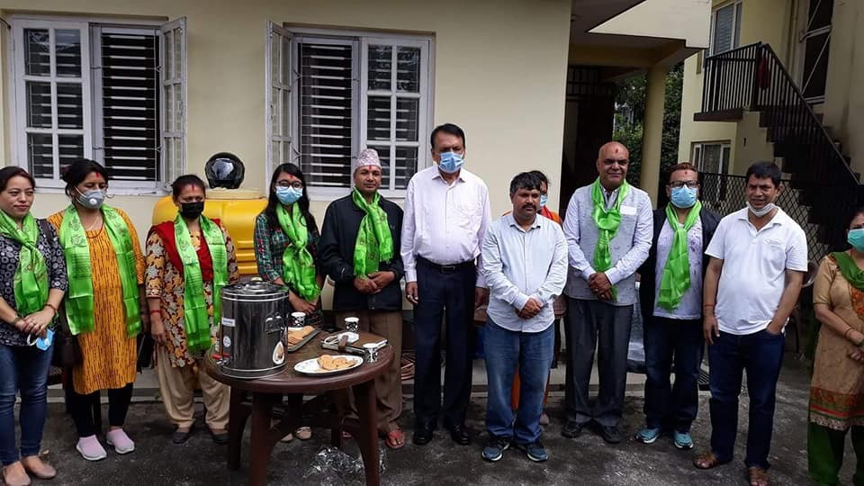 वडाअध्यक्षका प्रत्यासी सहितको जम्बो टोलि कांग्रेसमा प्रवेश, डा. महतले गरे स्वागत