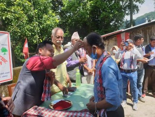 कांग्रेस प्रवेश गर्नेको लहर, ललितपुरमा पुराना कम्युनिस्ट नेता सहित ४२ जना प्रवेश 