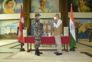 भारत सरकारले  नेपाली सेनालाई  दियो करिब २ करोड भन्दा माथि पर्ने  दश वटा भेन्टिलेटर