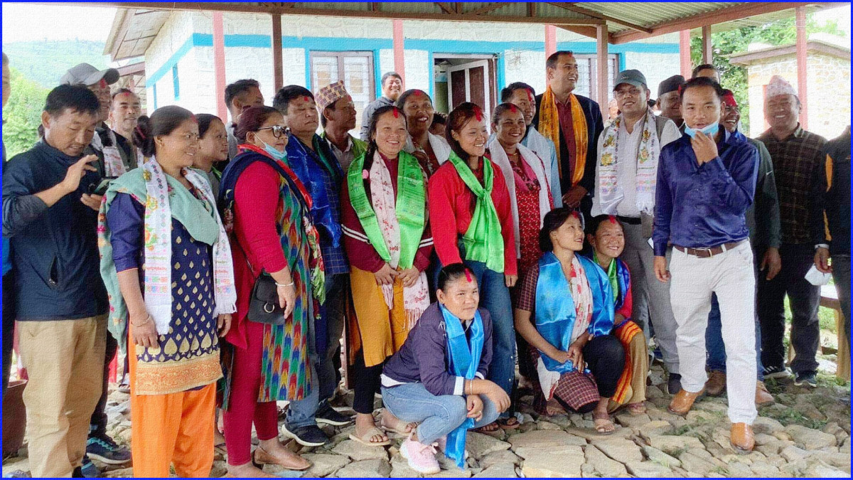 नेकपा र समाजवादी पार्टीका ठूला नेता कार्यकर्ता कांग्रेसमा प्रवेश, खतिवडाले गरे स्वागत