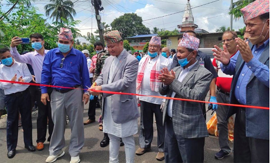 कम्युनिस्ट मुख्यमन्त्रीले देखाए जात्रा, सरकारले प्रतिबन्ध लगाएको कार्यक्रममा उपस्थित, न मास्क न सामाजिक दुरी! 