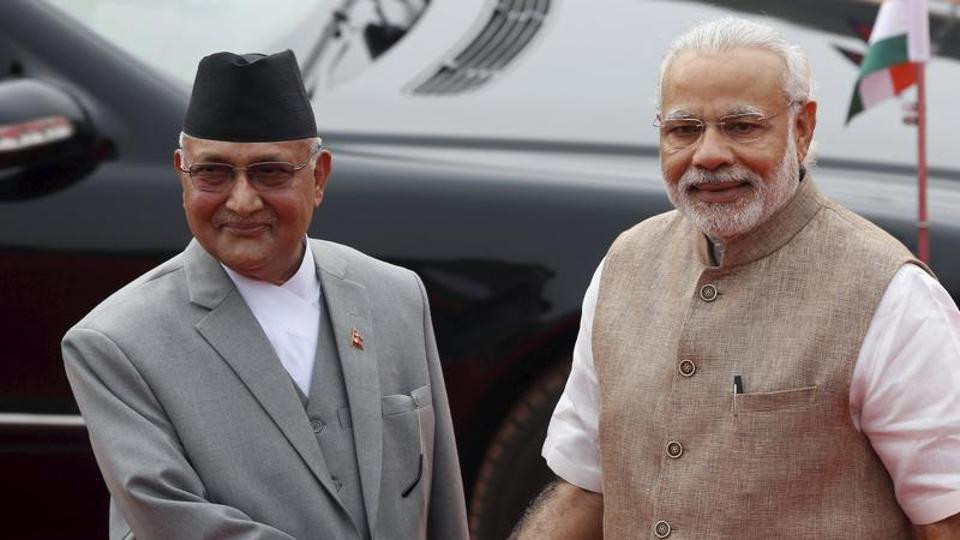 नेपालमा दुई छिमेकी : भारतले भ्याक्सिन दिँदै गर्दा चीनले नाकाबन्दी लगायो