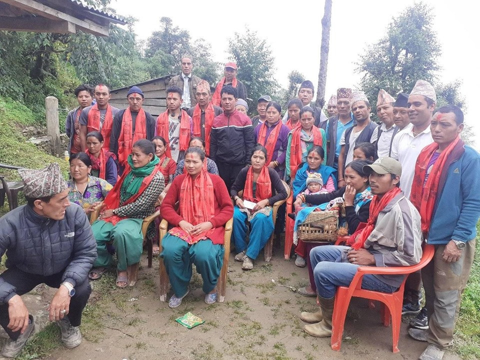 ओखलढुंगामा नेकपाका वडासदस्यका उम्मेदवार सहित २ दर्जन कार्यकर्ता कांग्रेस प्रवेश