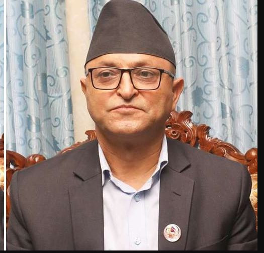 सरकारले सांसदलाई बाँड्यो सुन-चाँदीको नयाँ लोगो