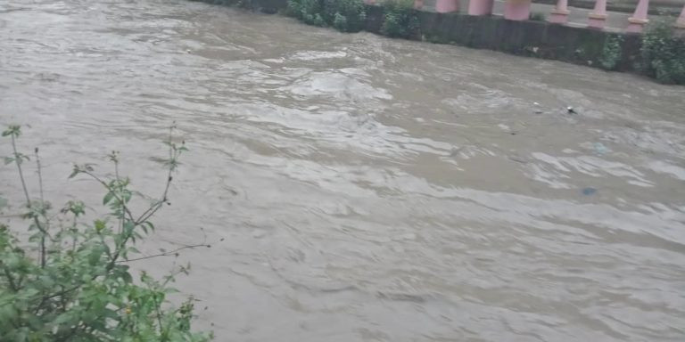 काठमाडौंमा खोलाले बगाएर एकको मृत्यु