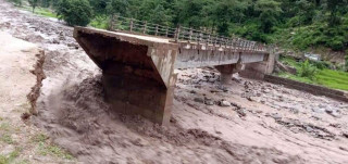 अछामममा भिषण बाढी, बस्ती बगाउँदा चारको मृत्यु, १९ वेपत्ता 