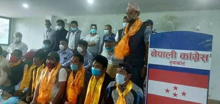 पार्टी अध्यक्ष  घिमिरेसहित २४ जनाको सम्पुर्ण कार्य समितिनै नेपाली कांग्रेसमा प्रवेश