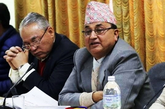 गृहमन्त्री बादललाई पेलेर ईश्वर पोखरेलले प्रहरीमा घुसाए राजनीति, नातेदारलाई लाभ !