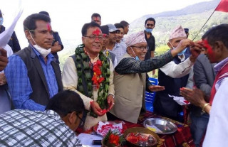 कम्युनिस्ट सरकारको रबैयाबाट आजित भएको भन्दै २०० परिवारका नेताकार्यकर्ता कांग्रेसमा प्रवेश