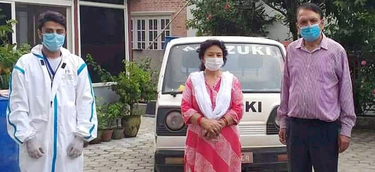 कांग्रेस नेता डा. महतद्वारा सोह्र श्राद्धको फजुल खर्च काटेर ३ सय अनाथलाई सहयोग