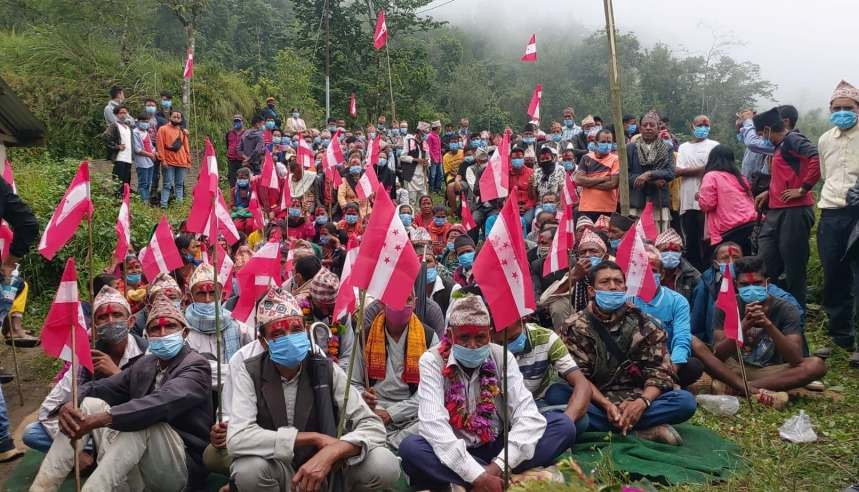 नेकपा खोटाङमा पहिरो, पूर्व गाविस अध्यक्ष सहित सय बढि नेता तथा कार्यकर्ता कांग्रेस प्रवेश 