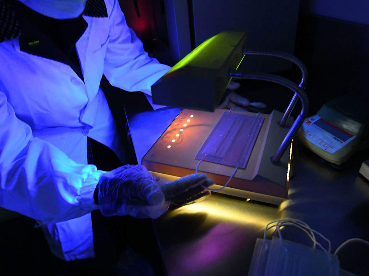 Scientist Discovered A Safe UV Light Which Can Kill COVID-19 Without Harming Human Skin
