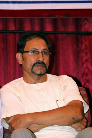 प्रधानमन्त्री र गृहमन्त्रीलाई नेकपाकै केन्द्रीय सदस्यको दनक : सरकारप्रतिको जनविश्वास माटोमा मिल्यो