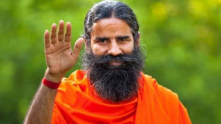 बलिउडका हिरो-हिरोइन्लाई उल्टो झुण्ड्याइदेउ : बाबा रामदेव