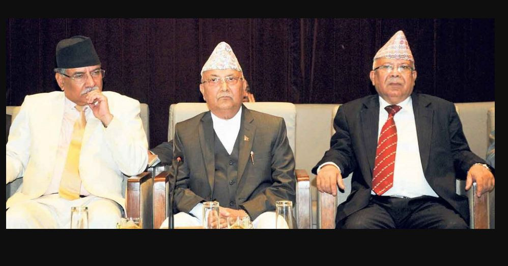 नेकपा विवाद : ओलीले धोती फुस्काइदिएपछि प्रचण्ड माधव नेपालको शरणमा