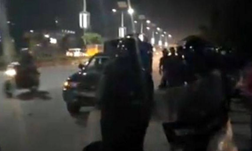 मुख्यमन्त्री पोखरेल सवार गाडीमा ढुंगा प्रहार, कस्तो छ अवस्था ?
