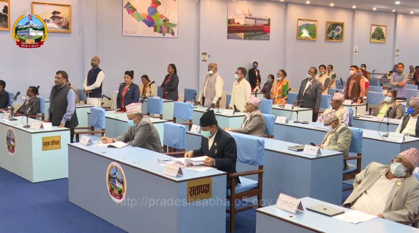 प्रदेश सभामा कुर्सी तोडफोड, हेर्नुहोस् (लाइभ)