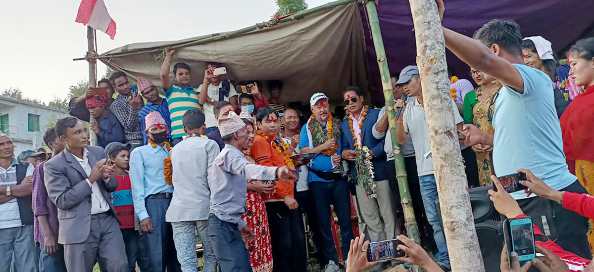 जाजरकोटमा पूर्व गाउँ जनसरकारका प्रमुखसहित नेकपाका ४५ जना कांग्रेसमा प्रवेश