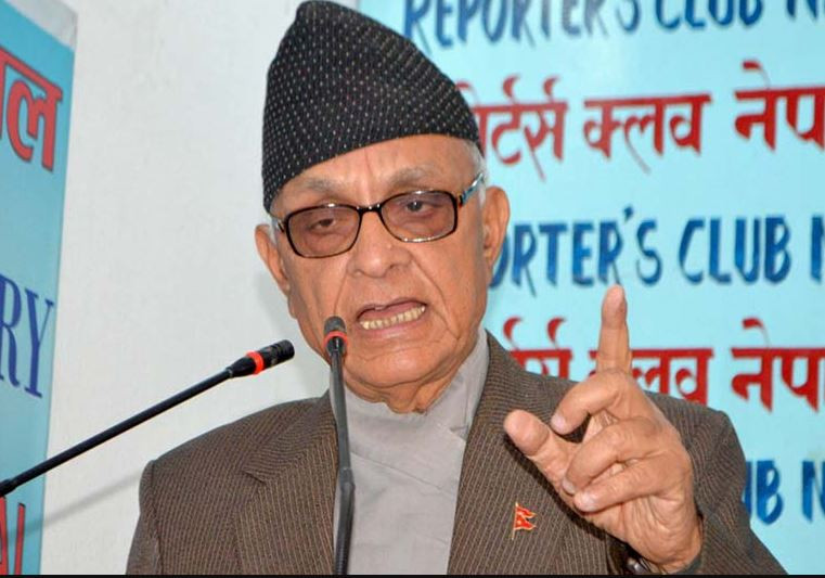 बाबुरामविरुद्ध मानहानीको मुद्दा हाल्ने आँट देखाउनु पर्याे : प्रकाशचन्द्र लोहनी