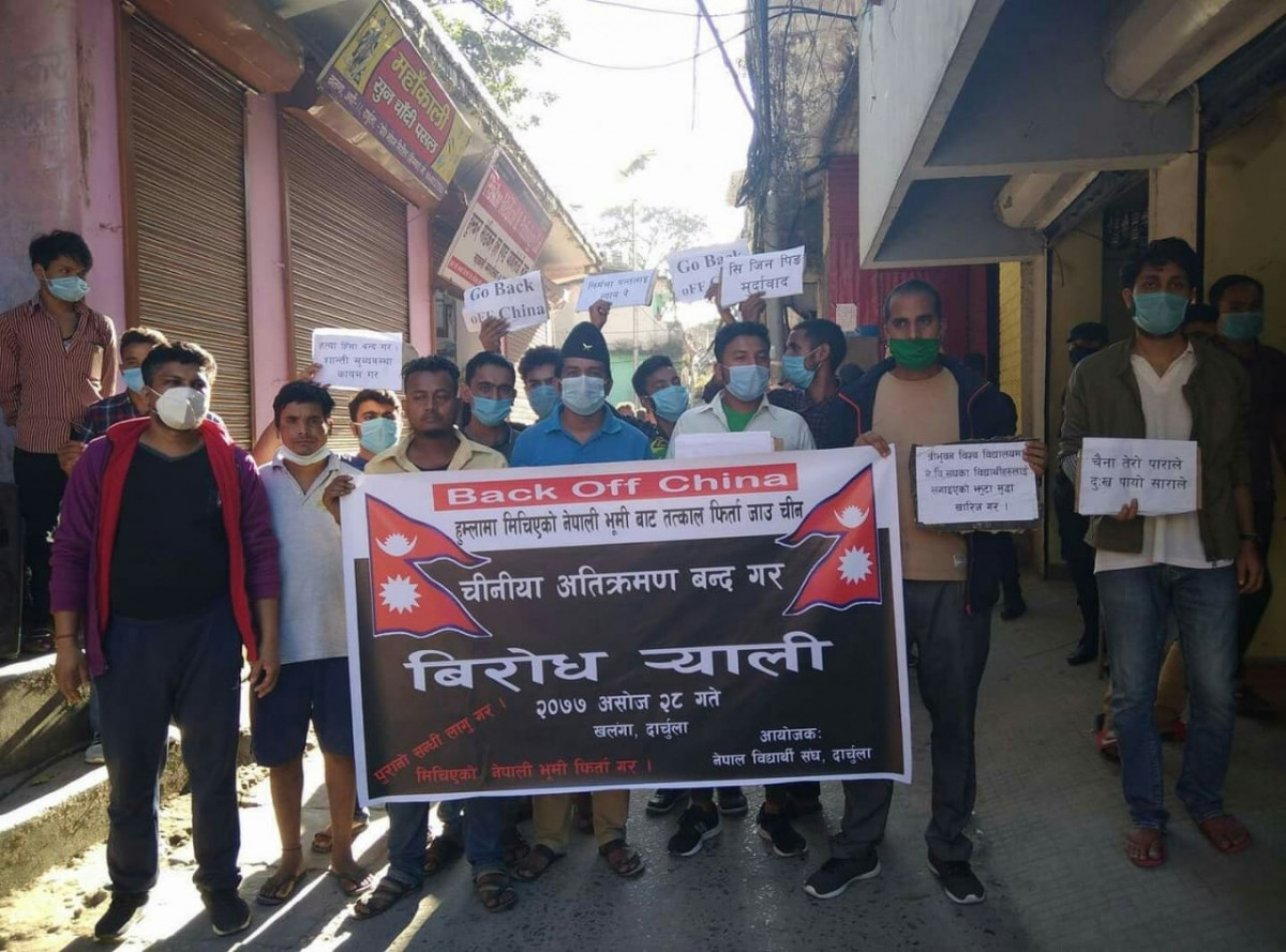 चीन मिचेको नेपाली भूमि फिर्ताको माग राख्दै  प्रदर्शन
