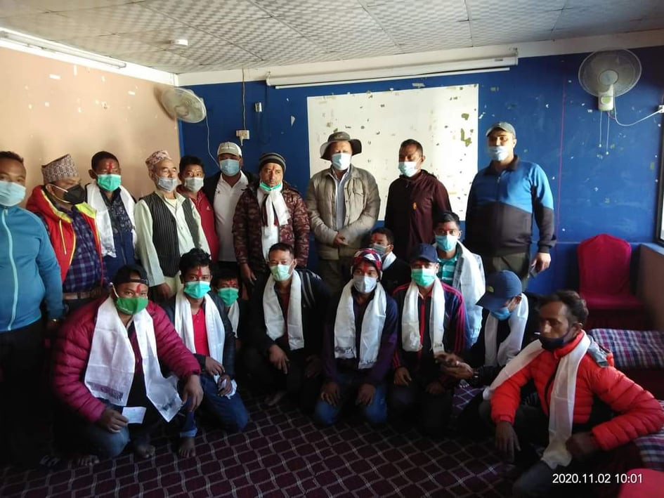अरुण नेपाल र शरेस नेपालको गाउँमा नेकपा परित्याग गरी नेपाली काङ्ग्रेसमा प्रवेश गर्नेकाे लर्को