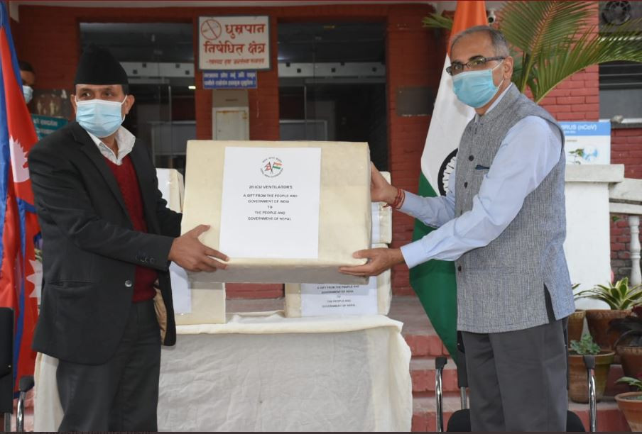 माहामारीमा अटुट साथ, आजमात्रै भारतले दियो २८ आइसीयु भेन्टिलेटर 