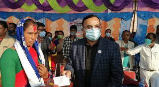नवलपरासीमा नेकपाबाट निर्वाचित जनप्रतिनिधिसहित १५० जना कांग्रेसमा प्रवेश