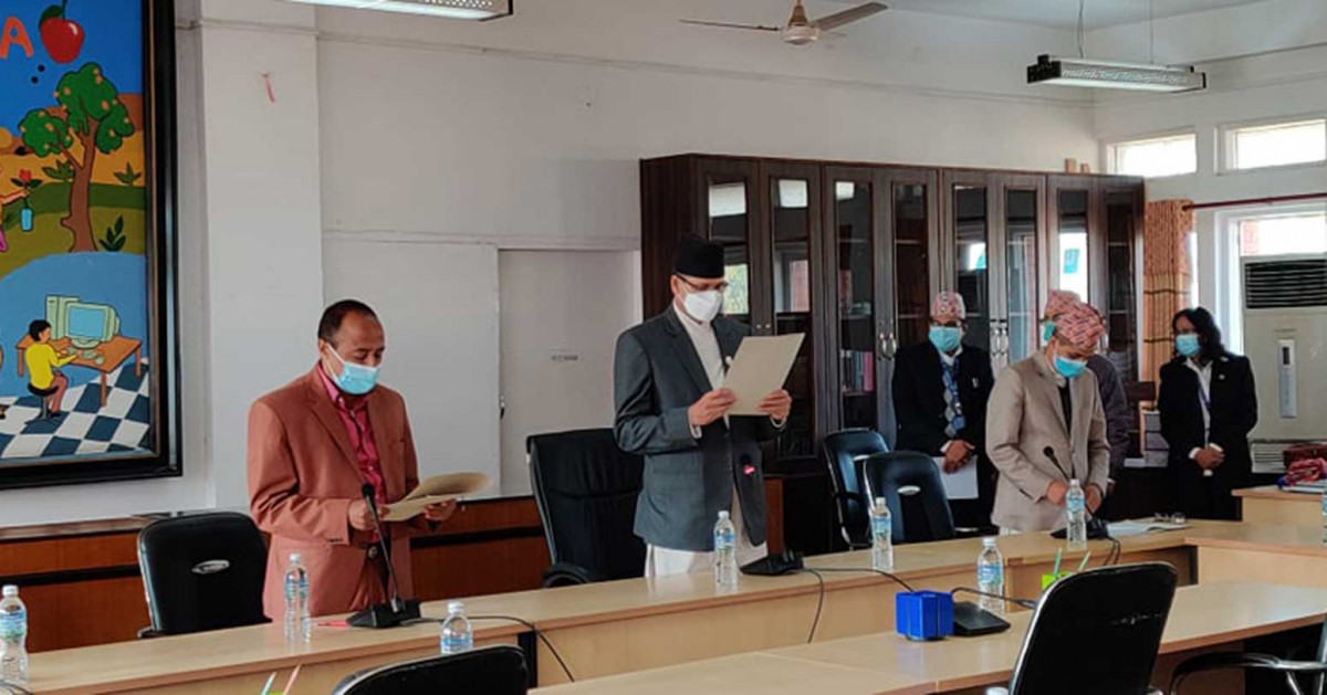 कांग्रेस सांसद पाण्डेले लिए सपथ