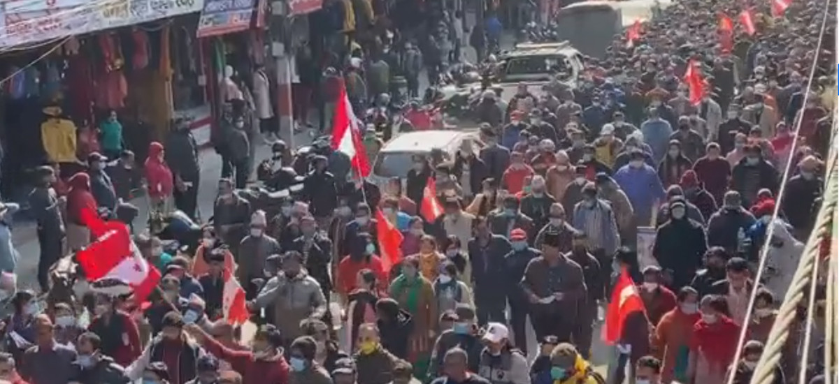 सयौं कार्यकर्ताहरुको जुलुससहित पुल उद्घाटन स्थलमा पुगे पौडेल, चारतारे झण्डाले रंगियो तनहुँ
