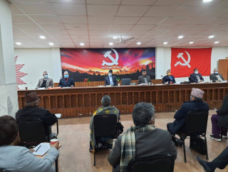 फेरि सर्‍यो नेकपा बैठक, ओली नहुँदा प्रचण्डले आटेनन् !