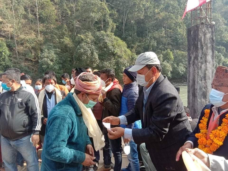 नेकपामा पहिरो : ओली देखेर वाक्क नेता कार्यकर्ता नेपाली कांग्रेसमा प्रवेश 