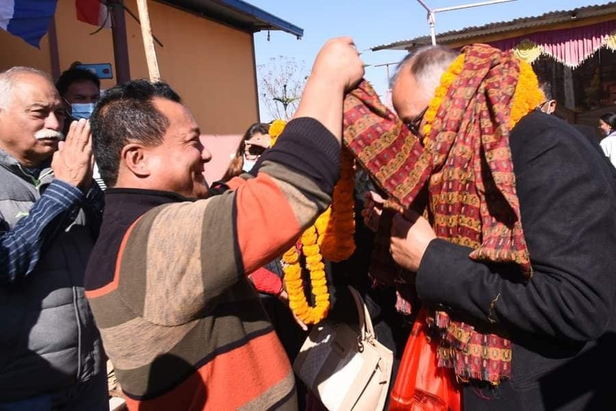 ओली–प्रचण्डको झगडाले नेकपामा पहिरो, १५० बढी कार्यकर्ता कांग्रेसमा प्रवेश