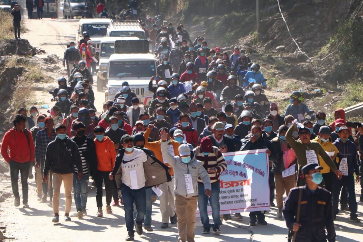 चीनको ‘अघोषित नाकाबन्दी’विरुद्ध उत्तरी सीमा तातोपानीमा स्थानीयको प्रदर्शन