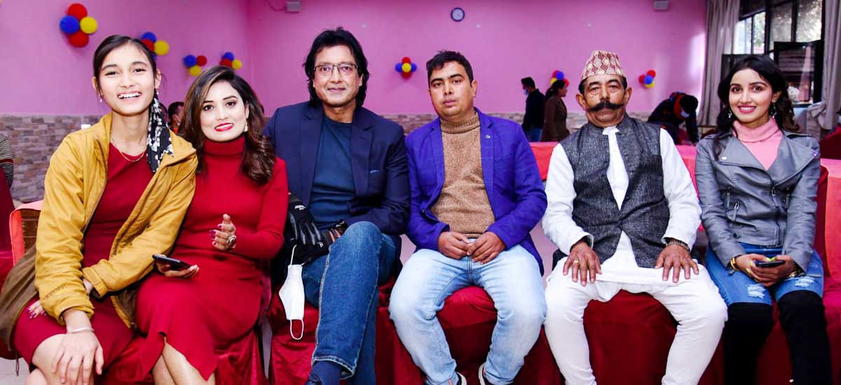 निर्देशक देबेन्द्र पाण्डेले ल्याए 'क्यारम तनी....' [ भिडीओ  ]