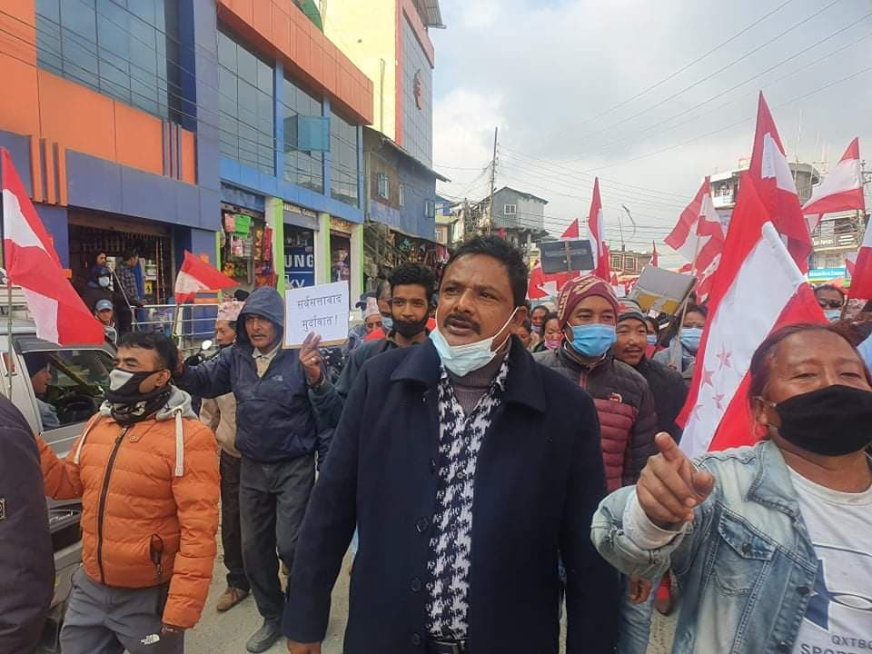 दोभान आगलागीको थप विपत्ति रोक्ने कांग्रेस नेता डम्बर खड्काको त्यो सहयोग