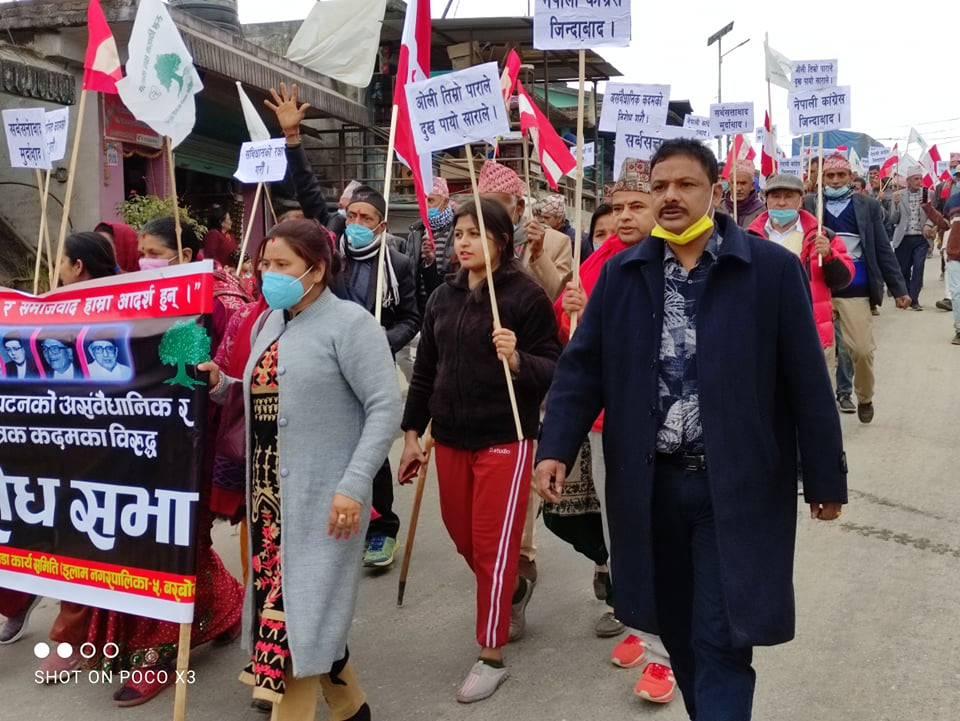 झलनाथ खनालले सर्प पाल्नमै ७२ करोड सकेपछि नेकपामा विद्रोह, इन्चार्ज नै कांग्रेसमा प्रवेश