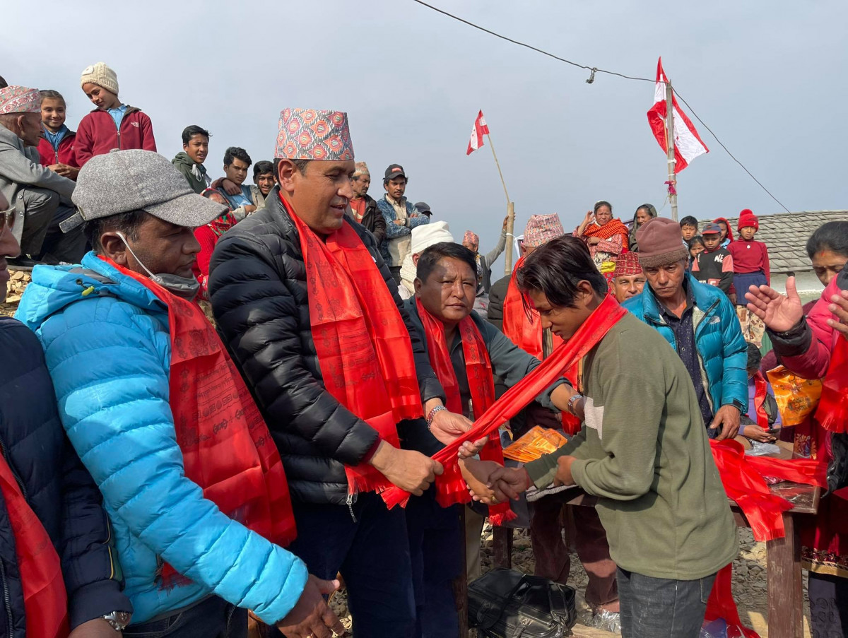 विरोध सभामा ५८ नेकपा कार्यकर्ता कांग्रेसमा प्रवेश, रामहरि खतिवडाले गरे स्वागत 
