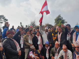 झलनाथ खनालविरुद्ध उल्टियो पूरै गाउँ, कम्युनिस्टलाई सराप्दै कांग्रेसमा प्रवेश