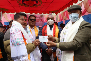 कम्युनिस्टभित्र अर्काे पहिरो, चुनाव लडेका नेकपा नेताहरू नै कांग्रेसमा प्रवेश